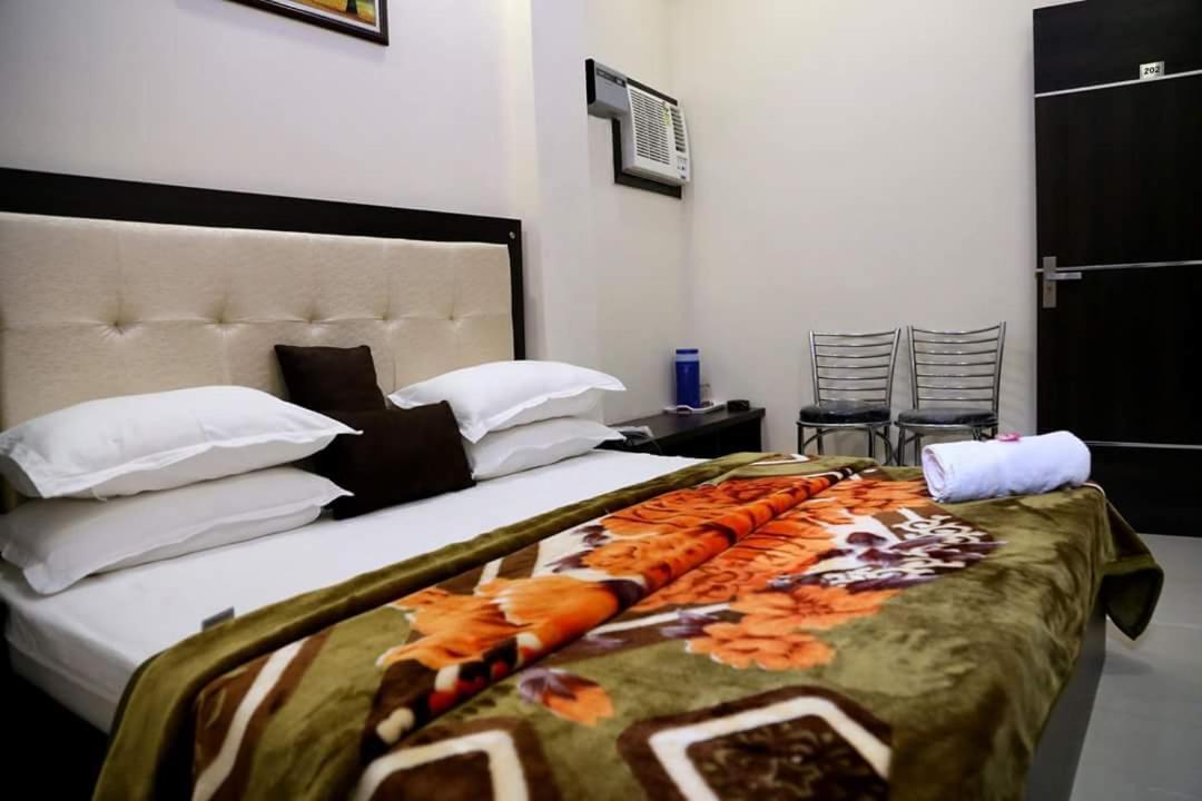 Hotel White Tulip อัมริตสา ภายนอก รูปภาพ